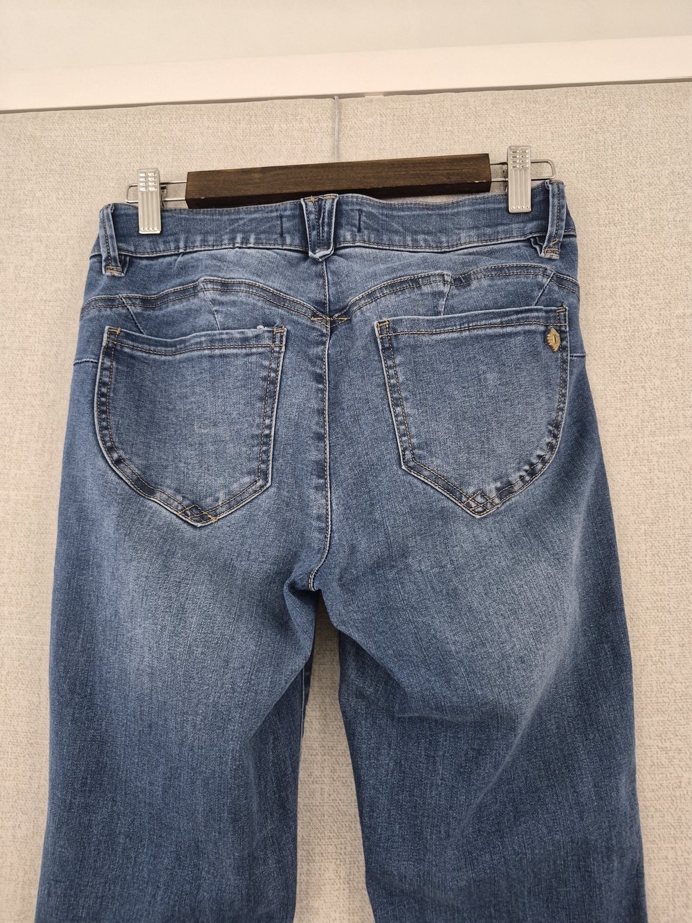Democracy “Ab”solution jeans in a classic medium/light blue wash. SKU0267 - Picture 11 of 16